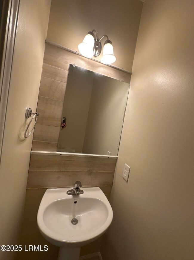 Building Photo - 132 Patriot Ct