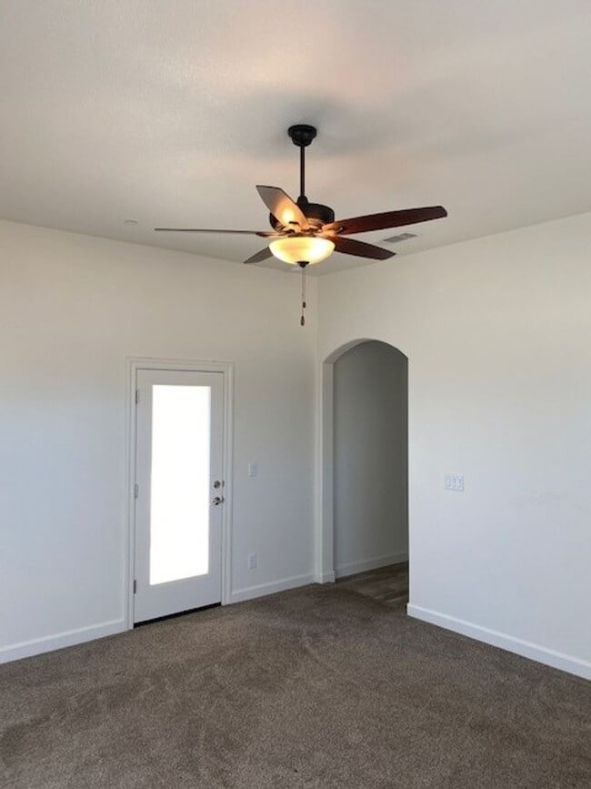 Building Photo - Don't Miss Out On This Beauty!!!