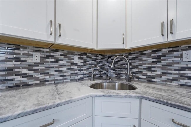 Building Photo - 52 Markham Rd