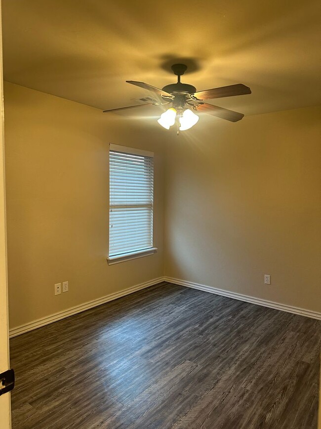Building Photo - Beautiful 3 Bedroom Home With An In-Ground Storm Shelter!!!