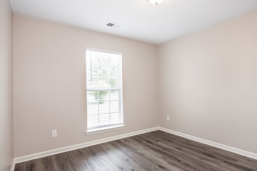 Building Photo - 11518 Larix Dr