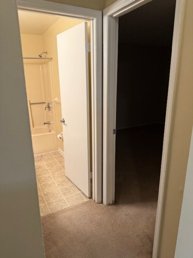 Building Photo - Coral Gardens Two bedroom condo