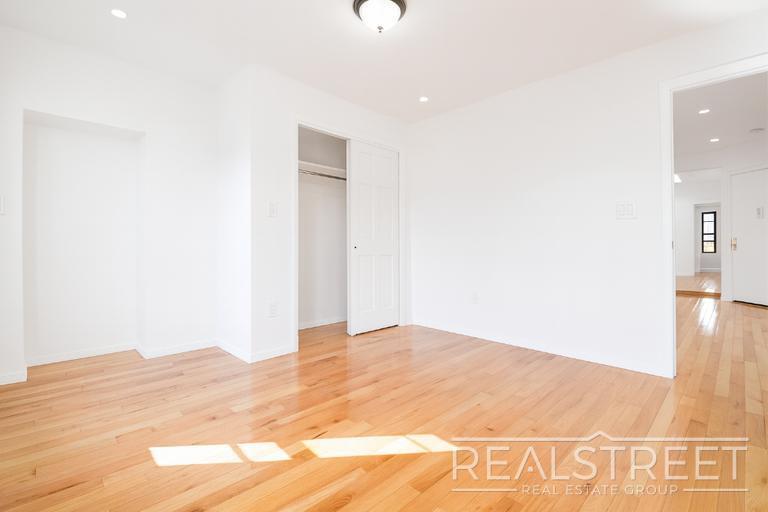 Building Photo - Spacious 2 BR in Heart of Park Slope