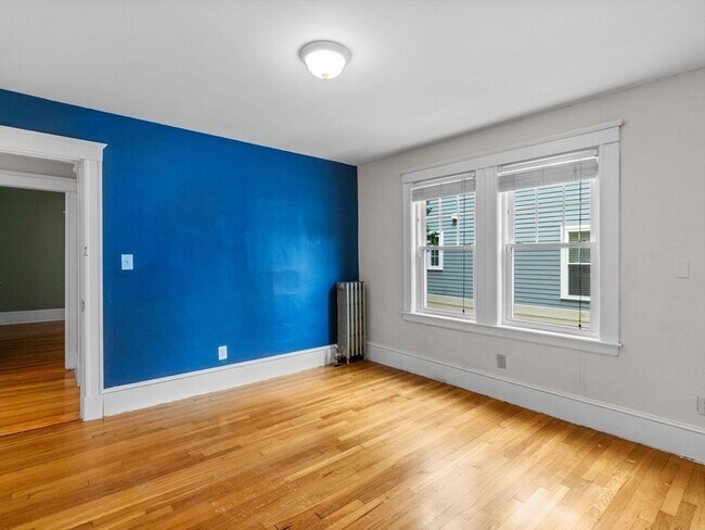 Building Photo - 137 Williams St