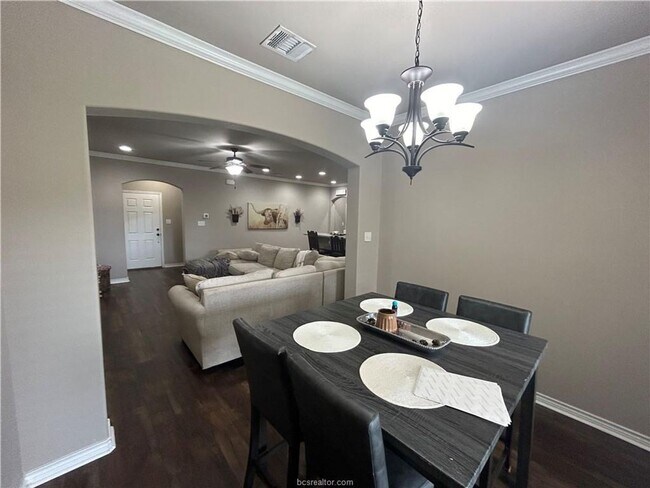 Building Photo - AUGUST MOVE IN!! Beautiful 3 Bedroom Townhome Available for Lease!