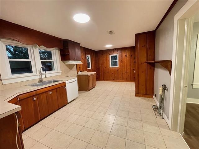 Building Photo - 215 N Carter St