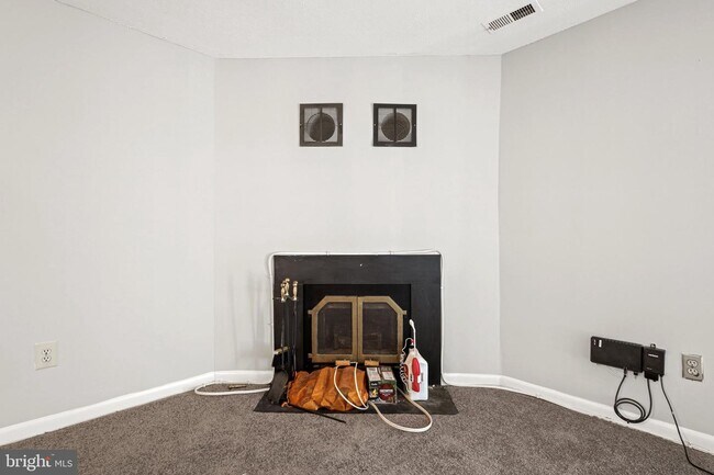 Building Photo - 1635 Forest Park Dr