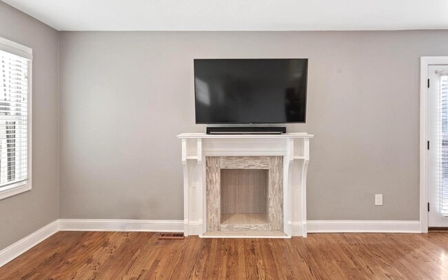 Building Photo - 986 Smith Ave