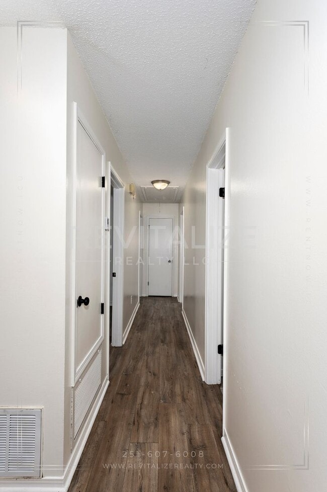 Building Photo - Beautifully Renovated 3 Bed 2 Bath Home in Theodore