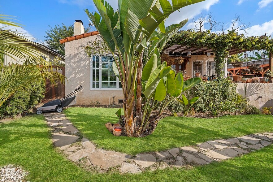 Building Photo - 4044 Huron Ave