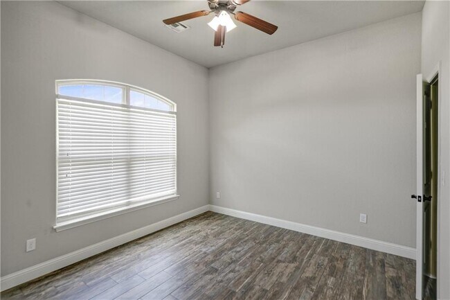 Building Photo - 1100 Ellen Ray Ln