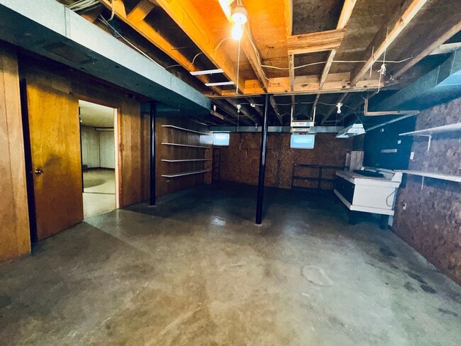 Building Photo - Charming Brick Ranch Home in Campbell County