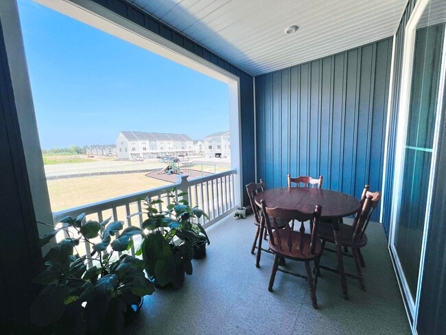Building Photo - MINUTES TO VRE AND ALL THE CONVENIENCES OF...