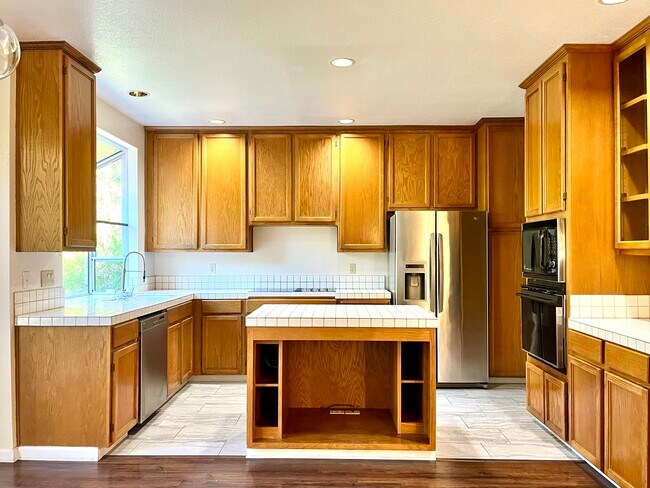 Building Photo - 809 Portman Dr