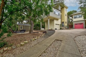 Building Photo - 2608 Del Curto Rd