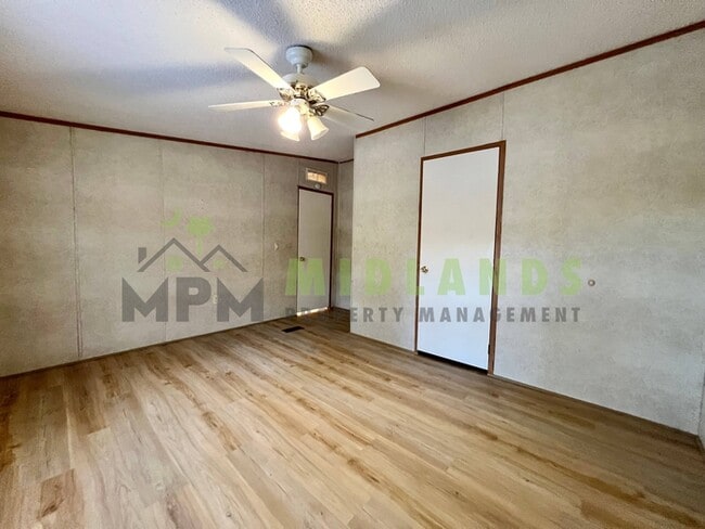Building Photo - 373 McLee Rd