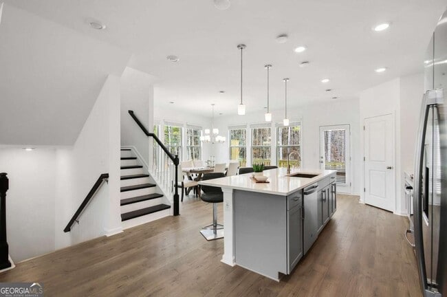 Building Photo - 4010 Pierson Trce