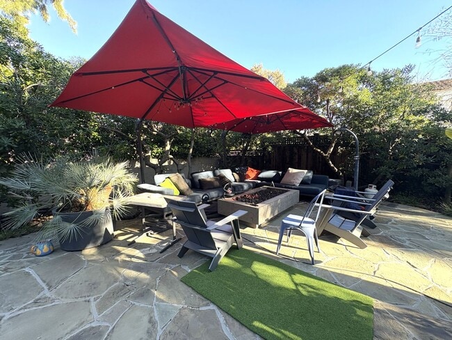 Building Photo - Stunning Home with Loft-Style ADU & Outdoor Amenities