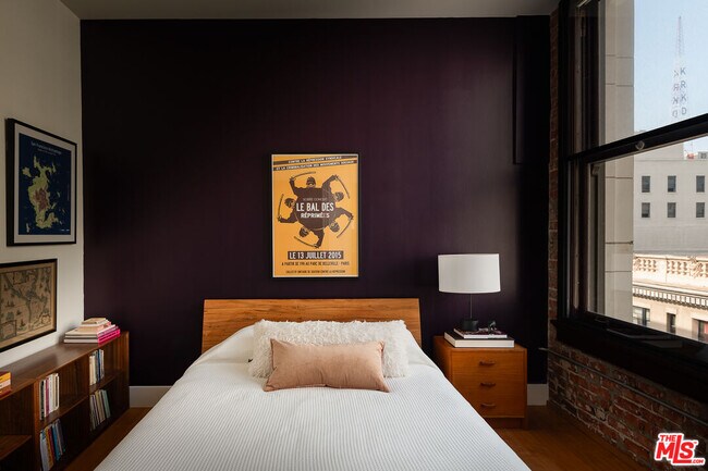 Building Photo - 460 S Spring St