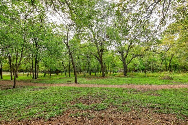 Building Photo - 600 Jetta Ct