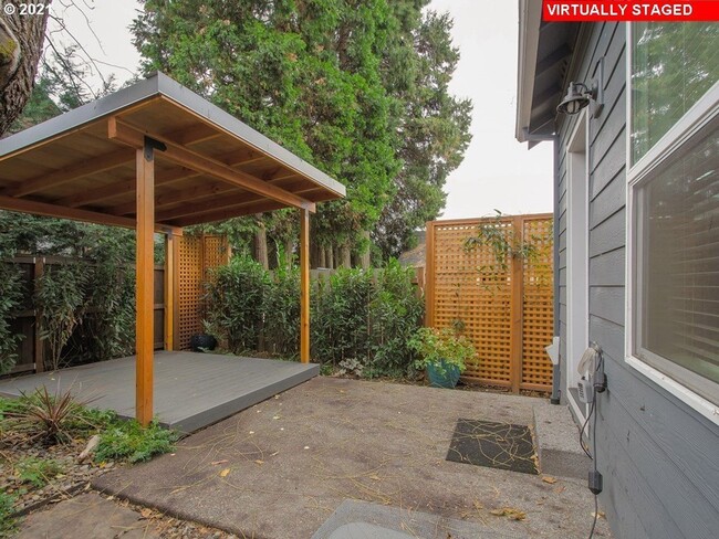 Building Photo - Gorgeous 3 Bed, 2.5 Bath Oasis!