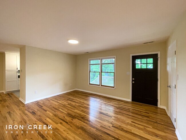 Building Photo - Beautifully Updated Three-Bedroom with Gar...