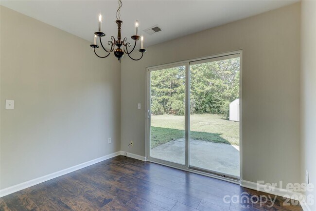 Building Photo - 524 Stillgreen Ln