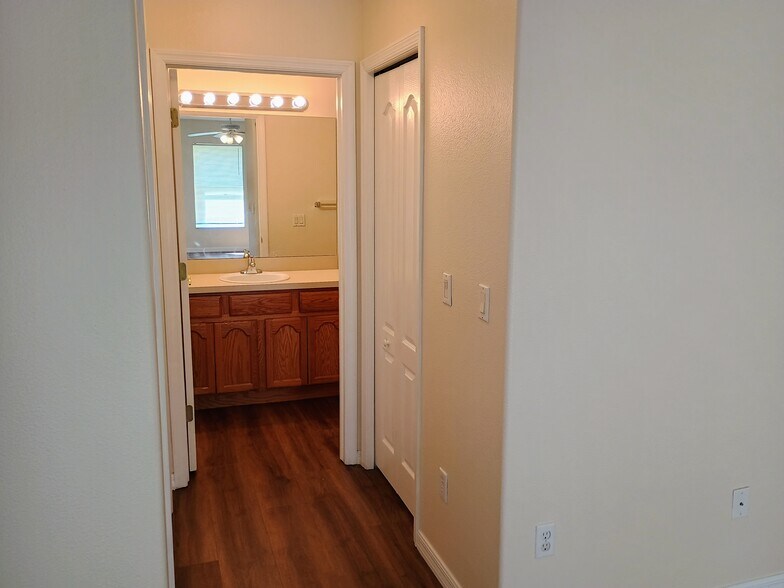 Building Photo - 7408 Mead Dr