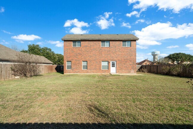 Building Photo - Spacious 4BR Home w/ Game Room | No HOA | Prime Selma Location - Realtor Commission: $500