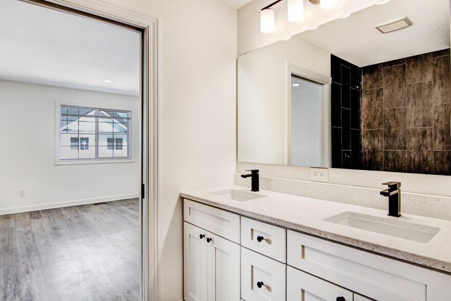 Building Photo - 2485 Cedarwood Ln