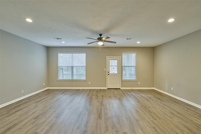 Building Photo - 132 Artesian Way
