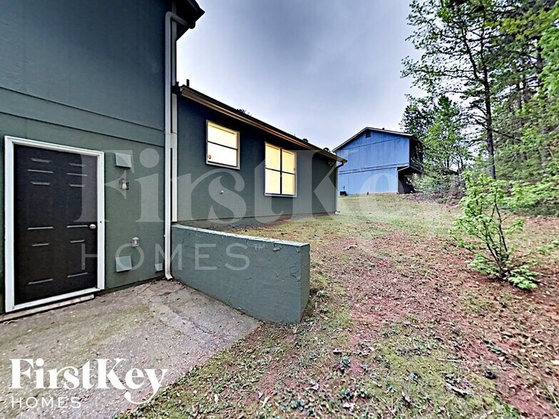 Building Photo - 1998 Glenwood Downs Dr