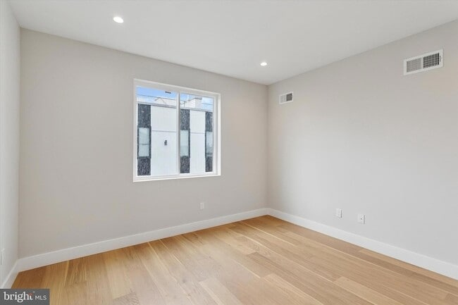 Building Photo - 2120 Bellmore St