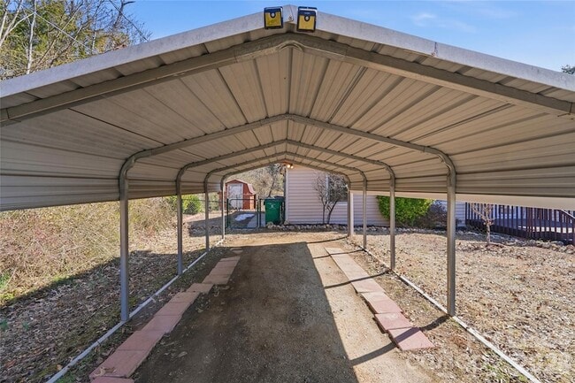 Building Photo - 214 Latta Ave