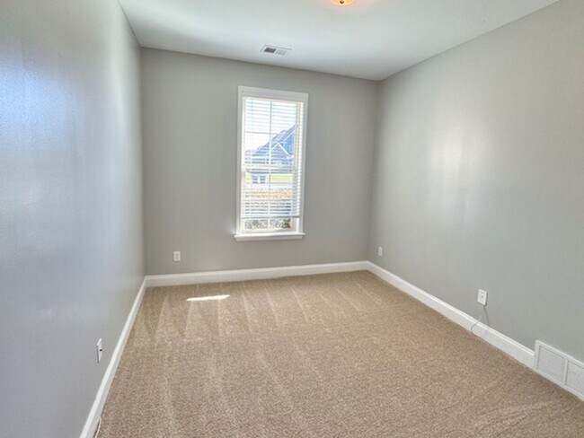 Building Photo - AvisLane3557