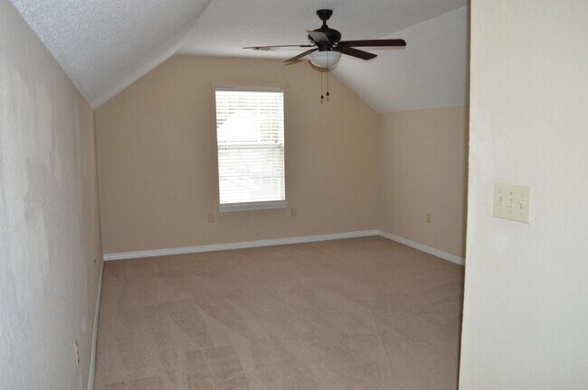 Building Photo - 123 Oak Terrace Dr