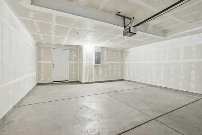 Building Photo - 5807 Via Lugano