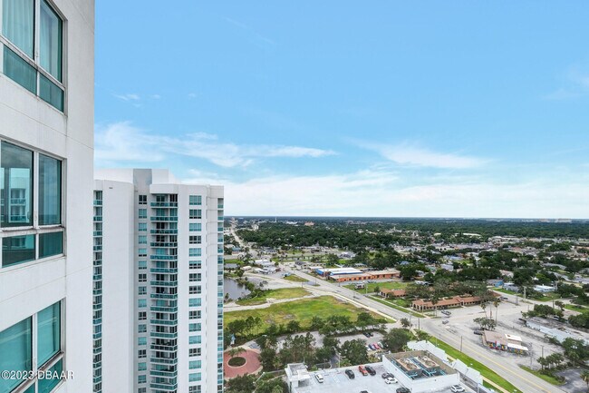 Building Photo - 241 Riverside Dr