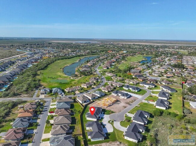 Building Photo - 20 S Bay Hill Dr