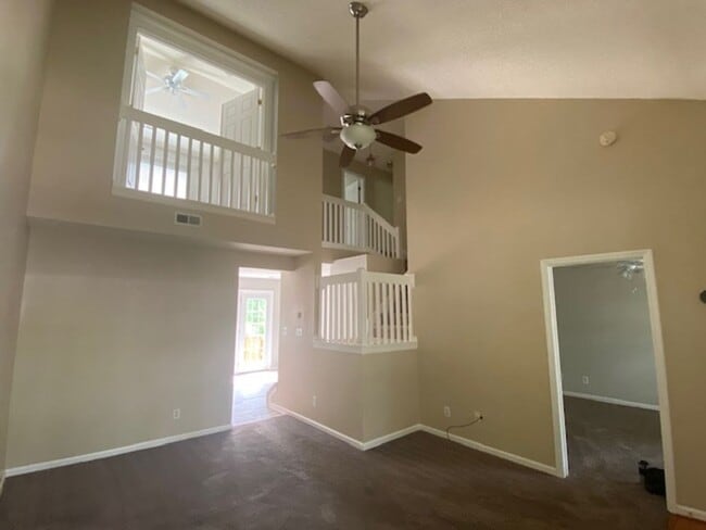 Building Photo - 96 Tannenbaum Cir