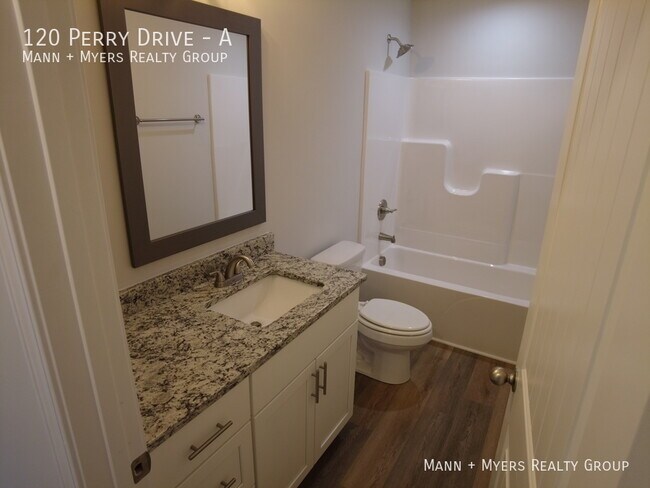 Building Photo - 120 Perry Dr