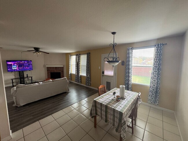 Building Photo - Spacious 4BR House in Wylie-10x10x10Storag...