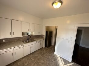 Kitchen - 447-449 W Walnut St