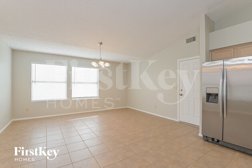 Building Photo - 3650 W Mesa Ridge Trail