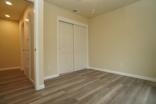 Building Photo - Beautifully remodeled halfplex in desirable Granite Bay!