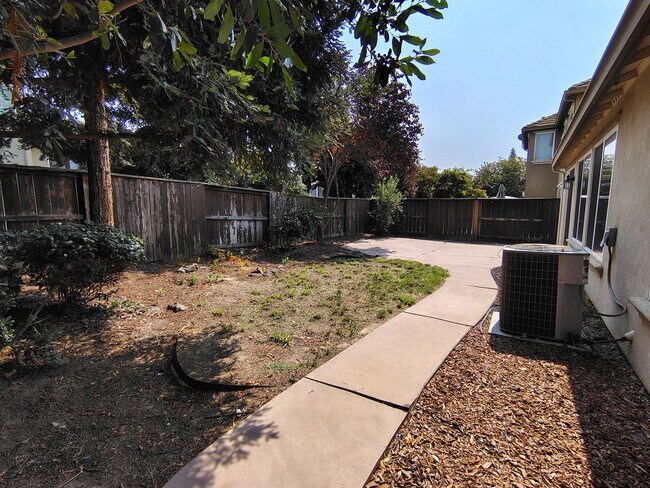 Building Photo - 363 Cabernet Dr