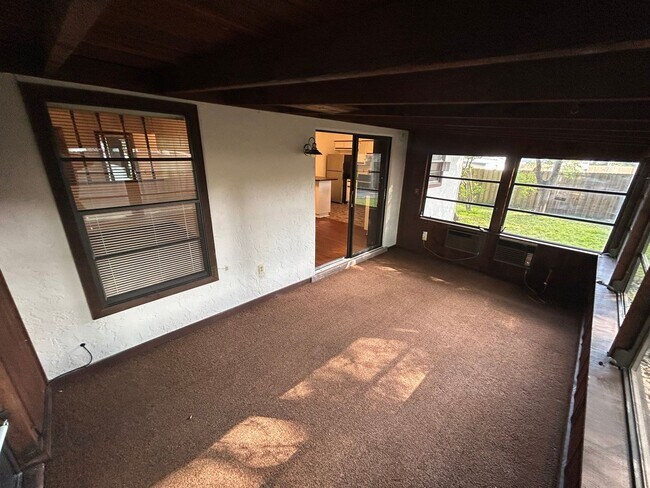 Building Photo - Spacious 3-Bedroom Home with Fenced Yard &...