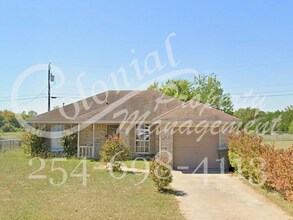 Building Photo - AVAILABLE NOW!