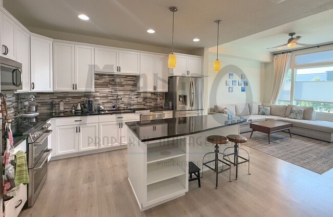 Building Photo - Beautiful Kendall Yards Townhome