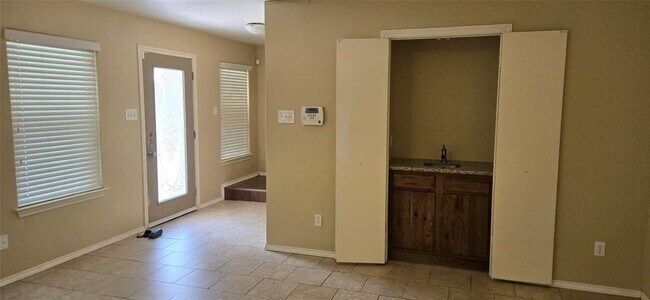 Building Photo - 2800 Norfolk Dr